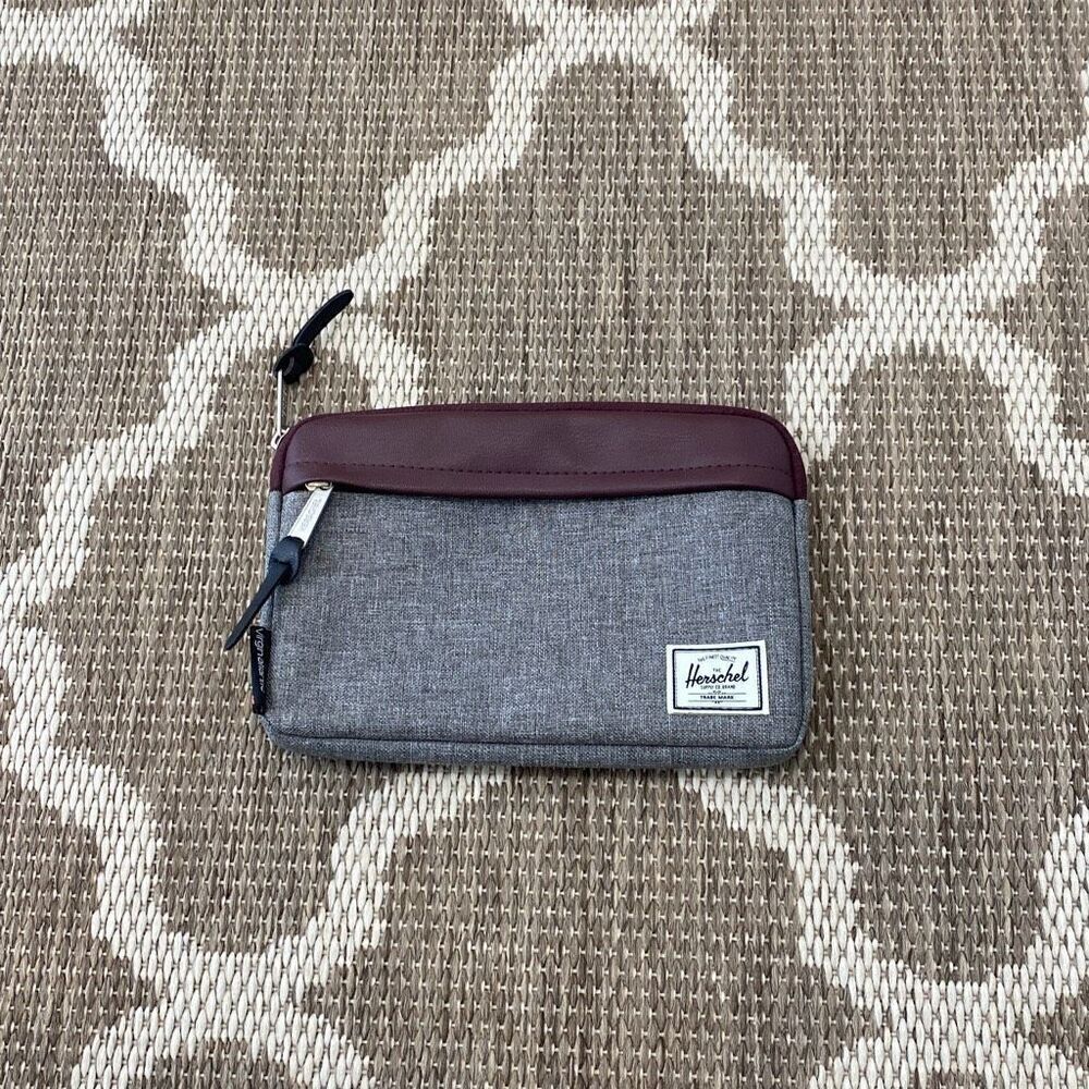 Herschel supply company travel pouch